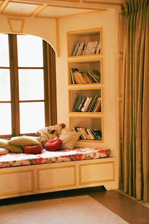 How to Create a Cozy and Inviting Reading Nook in Your Home